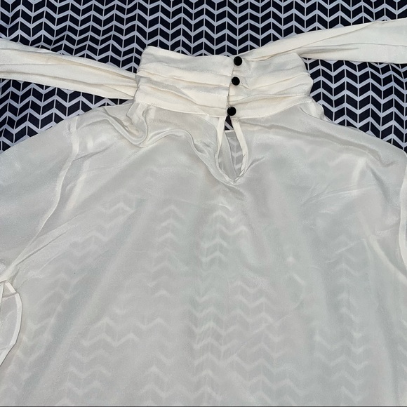 100% silk woman’s long sleeve blouse size small - Picture 5 of 7